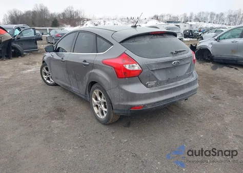 2013 Ford Focus Titanium z USA, uszkodzony, nr VIN 1FADP3N22DL135564